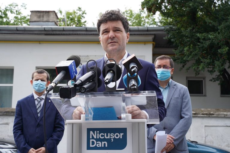 Nicușor Dan, independentul de la partide