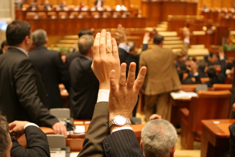 Și cu moțiunea cum rămâne?