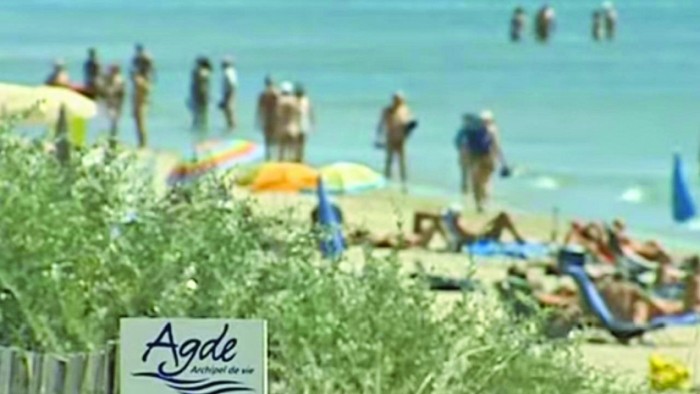Sexul în grup răspândește coronavirusul într-o stațiune franceză celebră