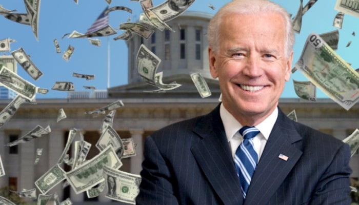Joe Biden adună dolari cu nemiluita