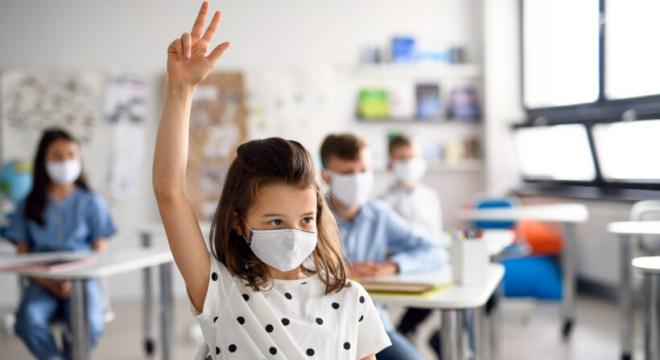 Măsuri radicale pentru elevii  „indisciplinați”.  Ce se va întâmpla dacă își dau masca jos la școală?