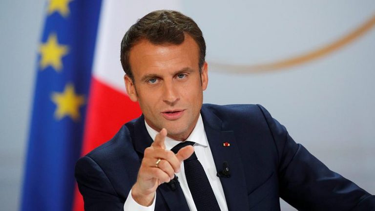 Emmanuel Macron despre COVID-19. „Va fi printre noi, în cel mai bun caz, până la vară”