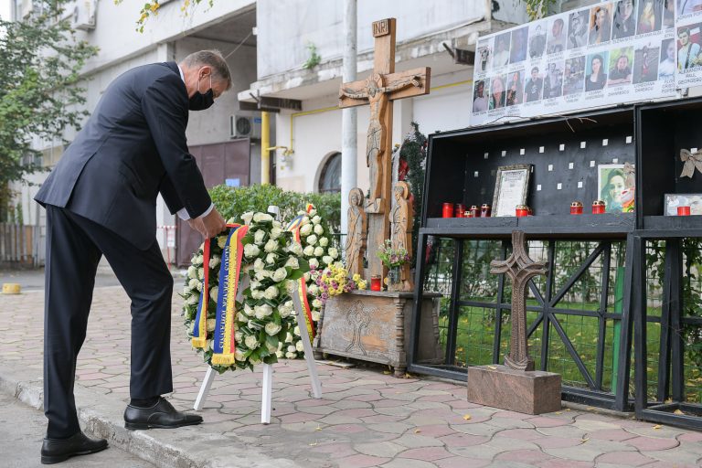 Colectiv, cinci ani de la tragedie. Iohannis și Orban, flori în memoria victimelor – FOTO/VIDEO