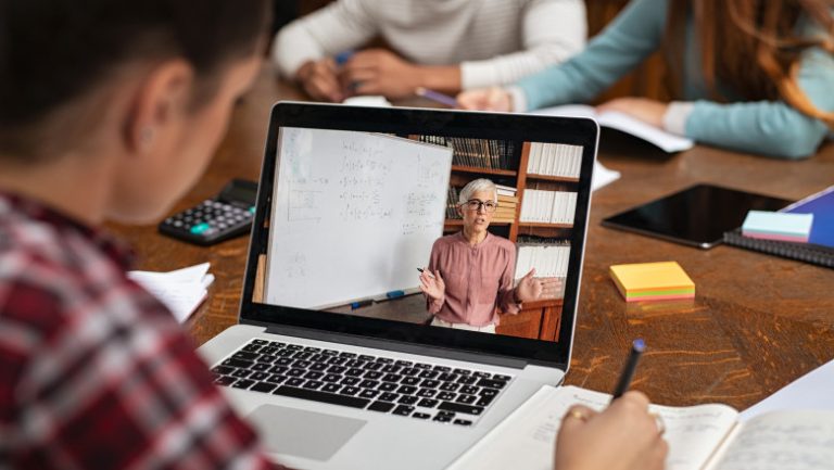 Școala online, soluția de compromis în sistemul de educație. Recomandările specialiștilor