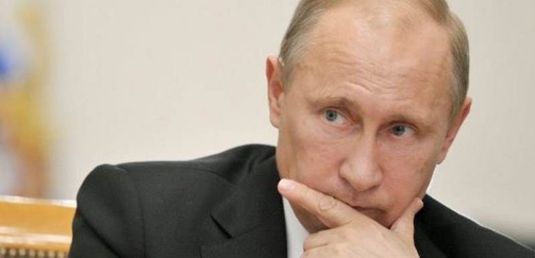 Vladimir Putin s-a „duelat” cu un jurnalist la Kremlin. „Degeaba behăiţi”