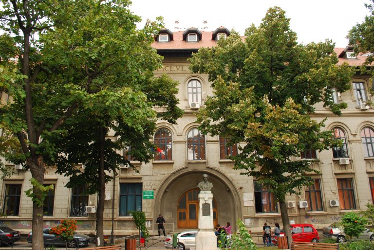 Plângere penală împotriva conducerii Colegiului „Gheorghe Șincai”. Nu a raportat un caz de COVID