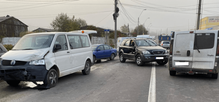 Accident cumplit în Mediaș. Două persoane au ajuns în stare gravă la spital