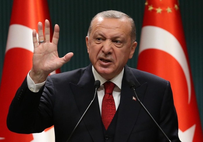 Erdogan, spectacol pe vorbe goale