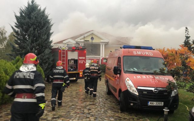 Incendiu uriaș la Izvorani: ARDE fosta vilă a lui Irinel Columbeanu
