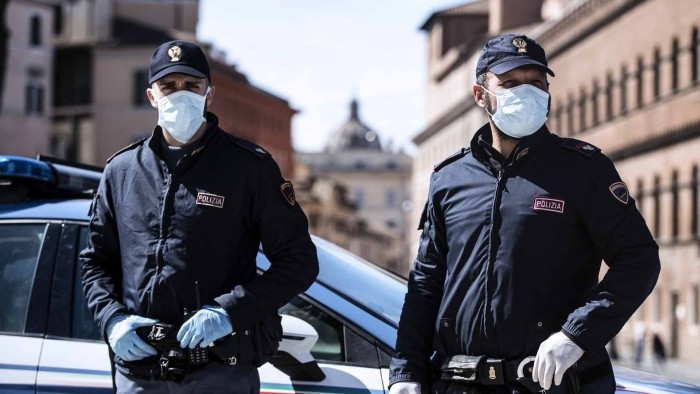 Restricțiile din Italia, precum Orwell sau STASI