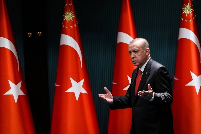 “Sultanul” Erdogan împotriva restului lumii