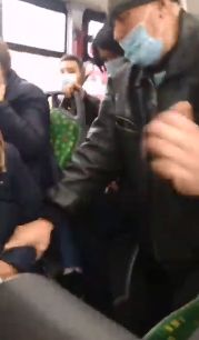 Călătorie cu scandal. Femeie fără mască pălmuită în autobuz – VIDEO