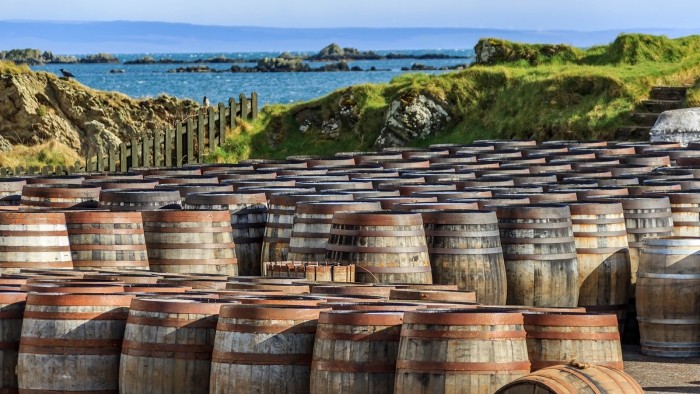Whisky-ul scoțian, “mahmur” de Covid