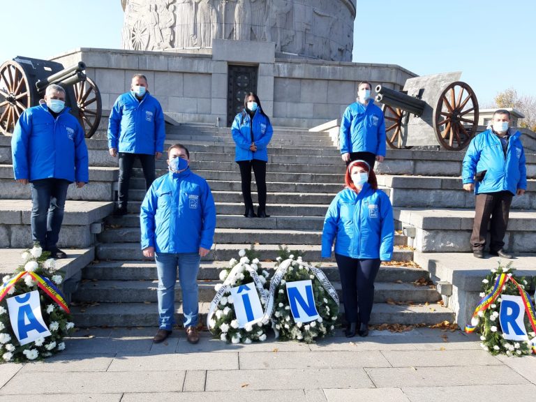 Liderii umaniști, cu flori la Mausoleul de la Mărășești, în cinstea eroilor. Bruynseels: Au avut credință în Dumnezeu, în România