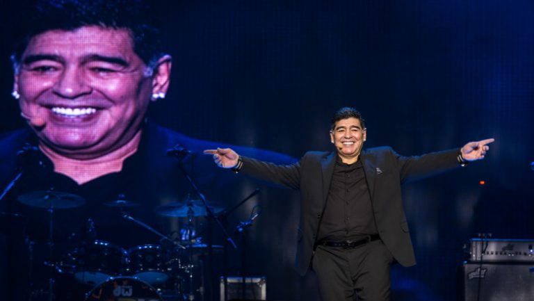 A murit Diego Maradona