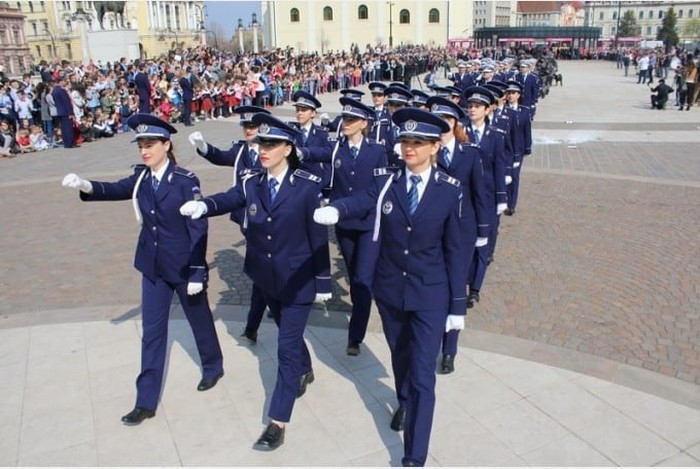 politisti-multi - Ziarul National