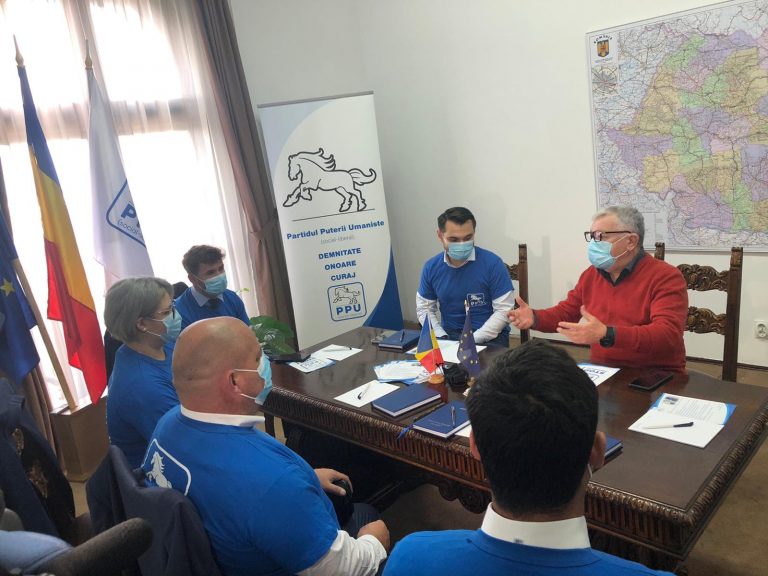 „Fii de gașcă, poartă mască”, o campanie destinată tinerilor, inițiată de umaniști. „Așa arătăm că înțelegem situația actuală și ne adaptăm”