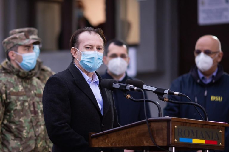Premierul Cîțu, după ce vaccinarea împotriva COVID-19 a început și în România: ”Pentru cei care încă ezită…”