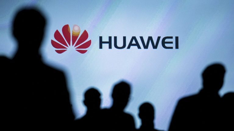 Operatori cehi: Nu dorim interdicții pentru furnizorii Huawei și 5G. Statul evită justificarea