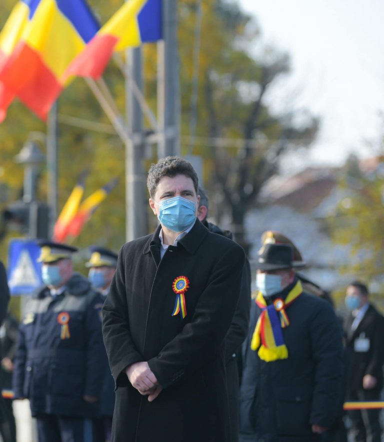 Bucureștenii au început să-l colinde pe Nicușor Dan. Festival de urări pe pagina de Facebook a primarului Capitalei! „Băăă, dă drumul la căldură și apă caldă!”