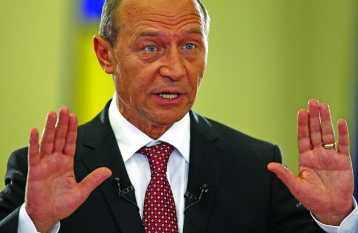 Băsescu, politică fără gheață în pahar