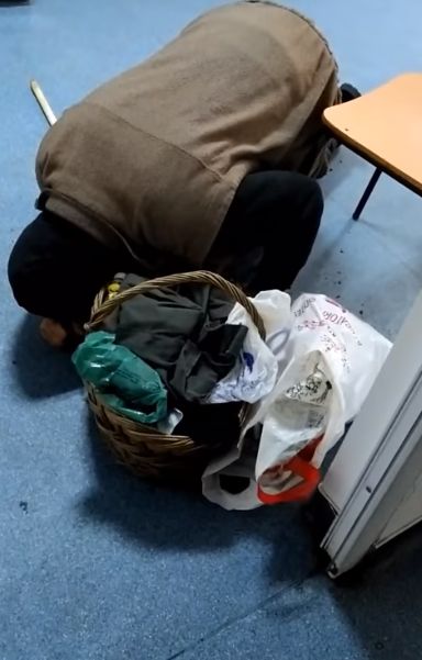 UPDATE. S-au dat amenzi după apariția imaginilor șocante din spitalul din Corabia, cu bătrânul în genunchi pe holuri! Ce reacție a putut avea ministrul Vlad Voiculescu VIDEO