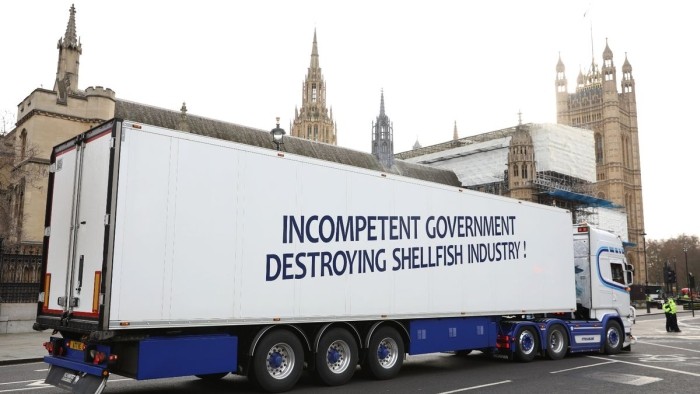 Pește putrezit și afaceri pierdute: realitatea Brexit lovește Anglia