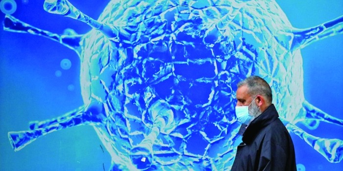 Covid “mutant”: de ce un virus contagios este mai periculos decât unul letal