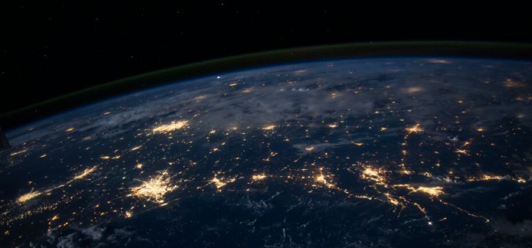 Un nou raport recomandă urgent modernizarea digitală a guvernului Regatului Unit pentru un viitor mai „verde”