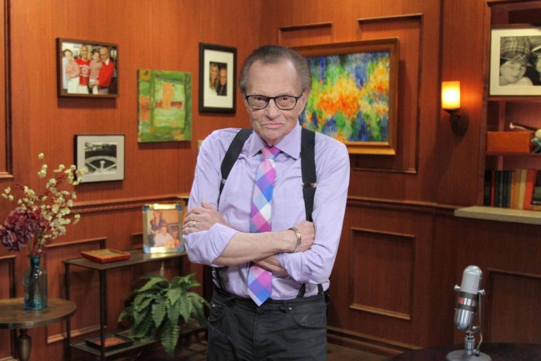 A murit Larry King. Celebrul om de televiziune s-a stins la 87 de ani – VIDEO