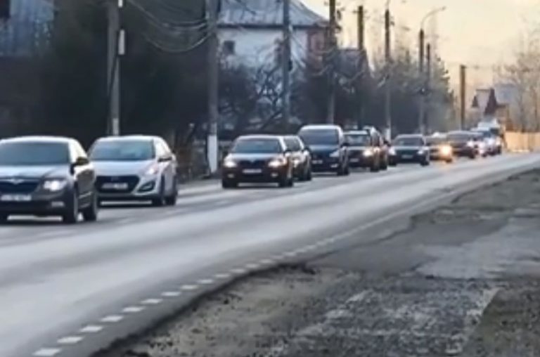 Aglomerație pe DN1, pe sensul către munte. Important pentru șoferi: care sunt rutele alternative