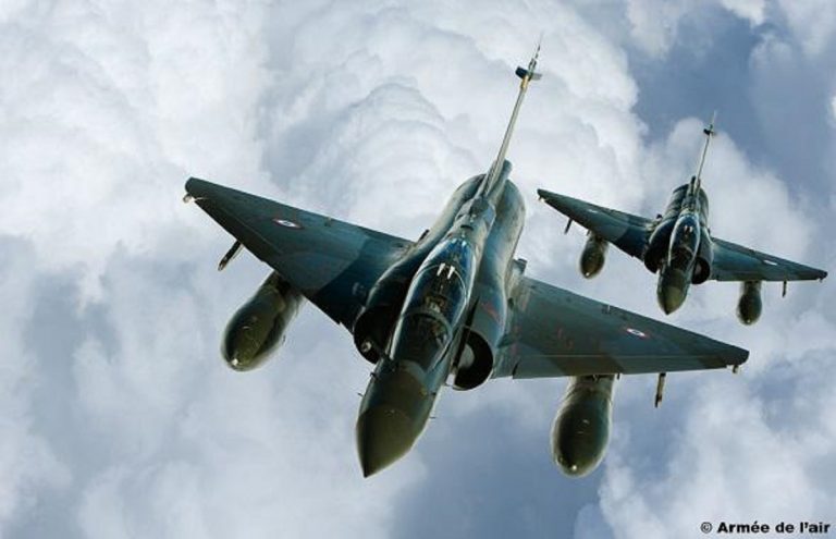 Rusia a interceptat trei avioane franceze deasupra Mării Negre