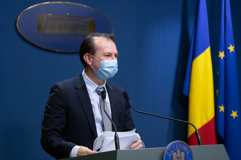 ”Suntem foarte atenţi”. Ce mesaj are premierul Cîțu pentru părinți și profesori, după revenirea elevilor în școli