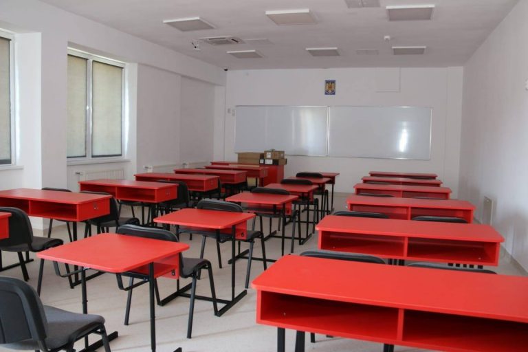 Redeschidere școli. Elevii şi cadrele didactice, cu mască în permanență. Circuite în interiorul şcolilor. Ce au de făcut părinții (draft)