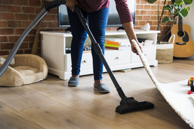 De la apartamente la institutii: ce servicii ofera o firma de curatenie din sectorul 4?