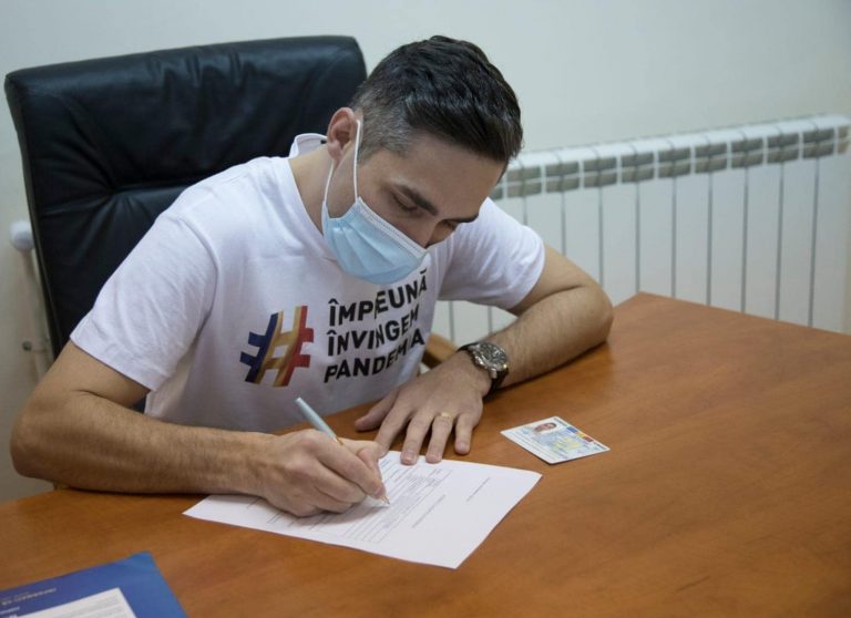 Ce grupă de vârstă ar putea primi vaccinul AstraZeneca. Explicații de la Valeriu Gheorghiță