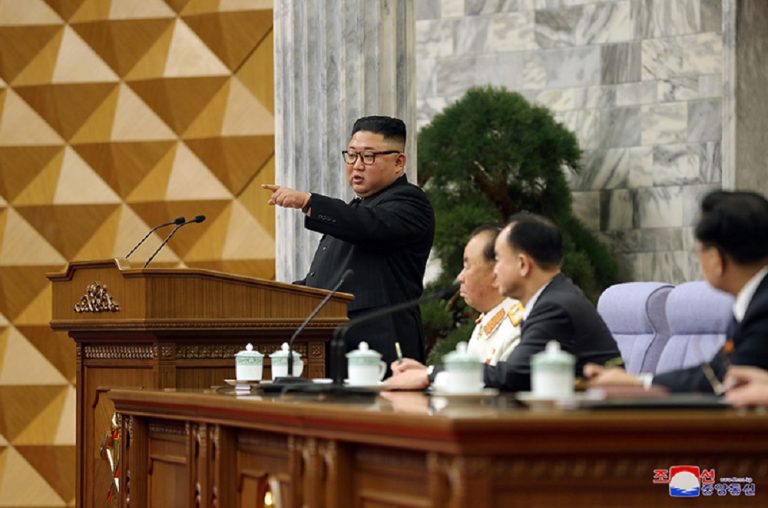 Kim Jong-un trimite comandouri anti-pornografie în casele oamenilor. Un adolescent, deportat cu tot cu familie la țară