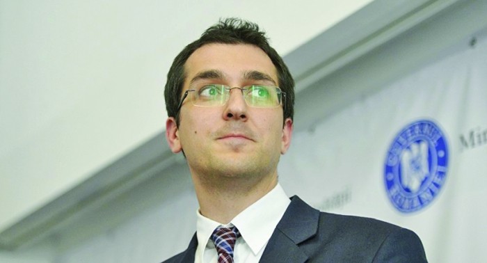 Bolnavii, forțați de minister să se trateze în clinicile private