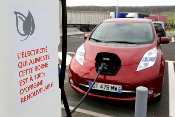 Publicitate numai pentru mașinile electrice?