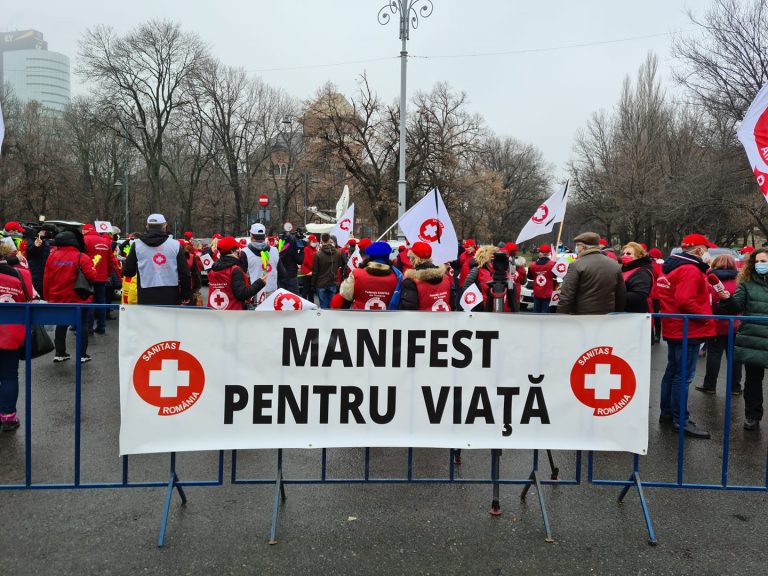 Ziua și protestul sindicaliștilor. Angajații din Sănătate ies în stradă, la ușa Guvernului Cîțu. Premierul nu e în țară