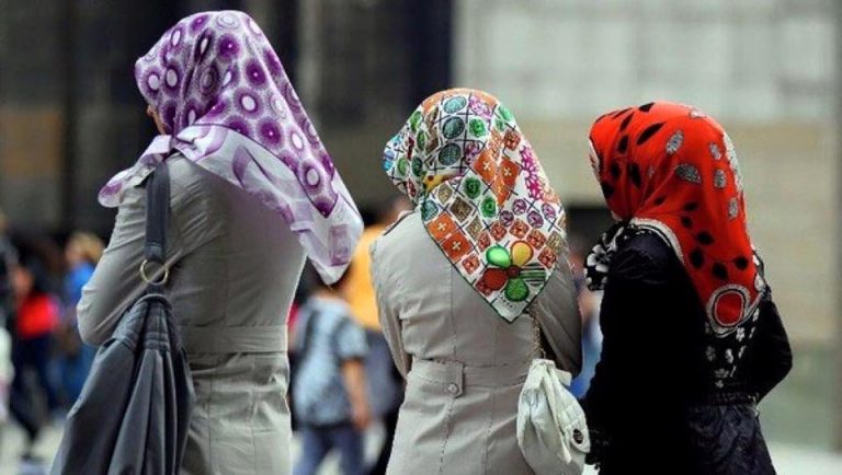 Curtea de Justiție a UE: Angajatorii pot interzice vălul islamic la locul de muncă