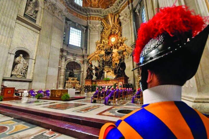 Vatican: fără vaccin, fără slujbă