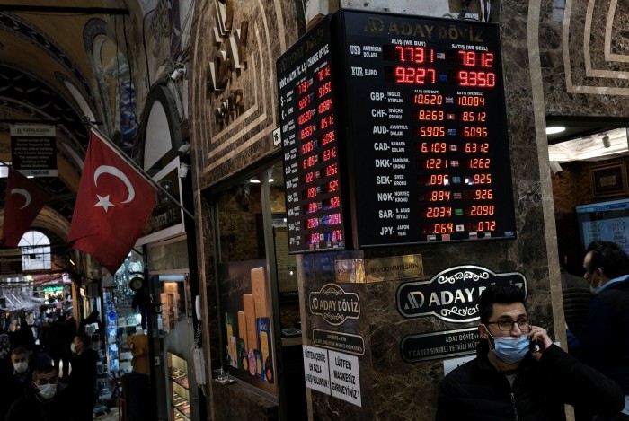 A board shows the currency exchange rates outside an exchange office in Istanbul - Ziarul National