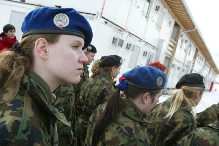 Stimularea recrutărilor. Armata Elveției cumpără lenjerie de damă
