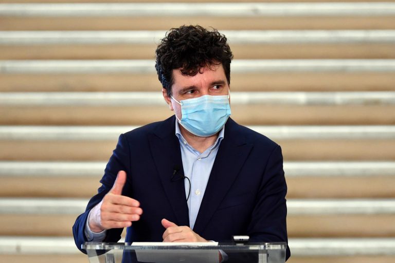Primarul Nicușor Dan, după întâlnirea cu premierul și edilii de sector: ”Încercăm pe cât posibil să evităm carantinarea Bucureștiului”