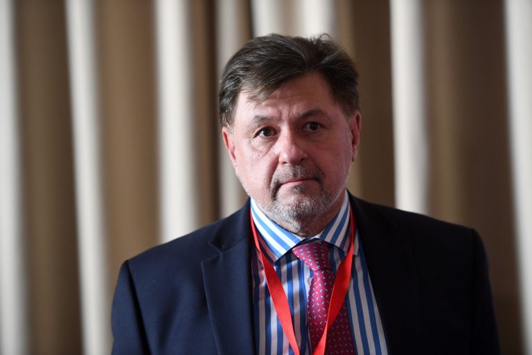 ”Testul” foii A4. Rafila, săgeți către ministrul Voiculescu: Nu știu dacă reușim să umplem prima treime – VIDEO
