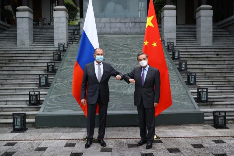 Rusia și China atacă Occidentul în fața acuzațiilor de oportunism vaccinal. Și abia a rostit Putin: „Cine zice ăla e”