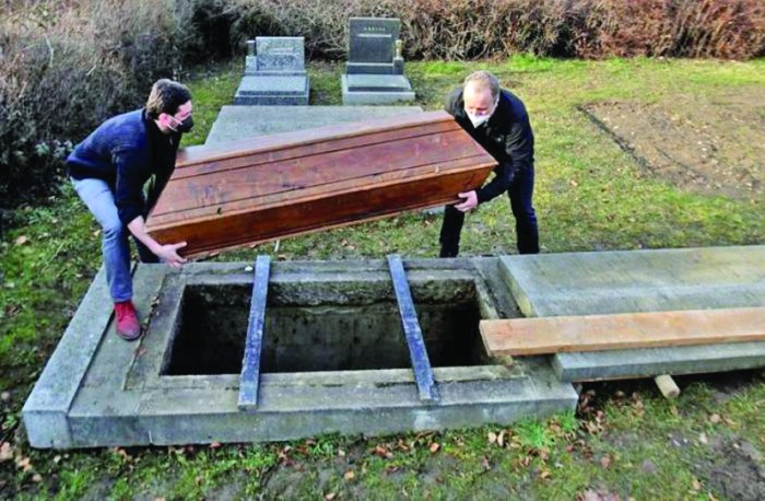 De pe scenă în cimitir – pandemia schimbă destinele