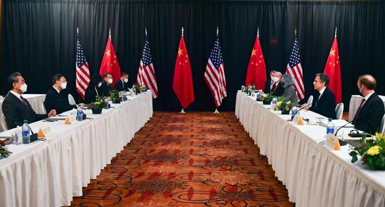 Prima rundă a boxului diplomatic Biden-China. Discuții „dure dar constructive”