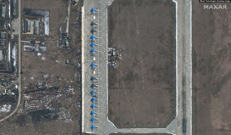 Putin calcă totul în picioare! Primele imagini cu cei 150.000 de soldați ruși pregătiți să invadeze Ucraina! (Galerie FOTO)